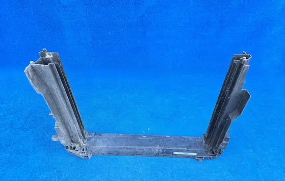 BMW 6 F12 F13 Radiator support slam panel bracket 7625981