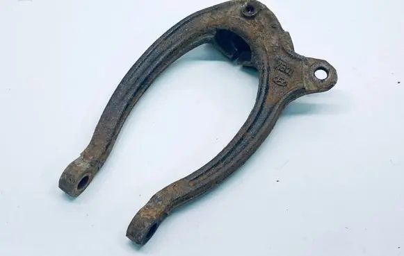 Hyundai Sonata Lower shock absorber bracket 546813K000