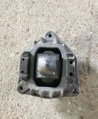 BMW 7 F01 F02 F03 F04 Engine mount bracket G2038310 G2036040