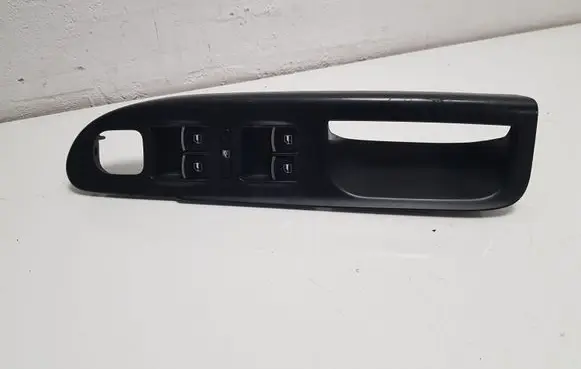 Volkswagen PASSAT B6 Electric window control switch 3C1867171B
