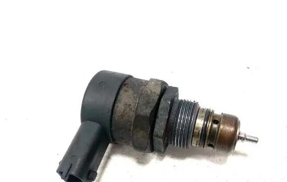 Volvo V70 Fuel pressure regulator 30750409 0281002712
