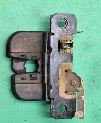 Mercedes-Benz C W203 Loading door lock 