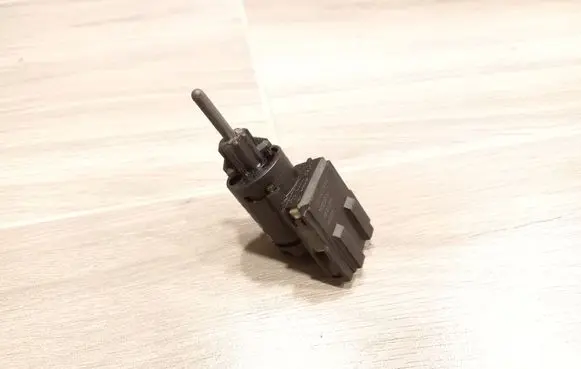 Audi A4 S4 B7 8E 8H Brake pedal sensor switch 3B0945511C