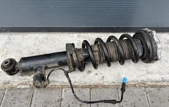 BMW X3 G01 Rear shock absorber/damper 6887152