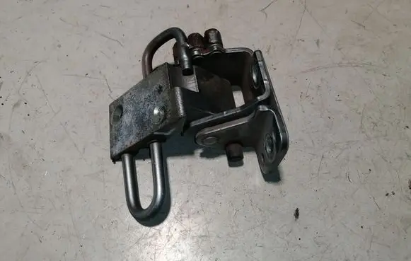 Audi Q7 4L Front door lower hinge 8E0831411E