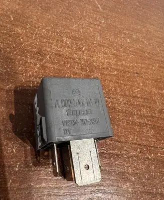 Mercedes-Benz B W245 Other relay A0025422619 D1652