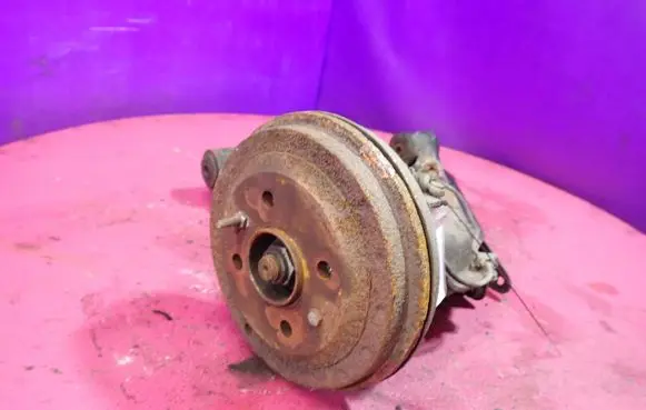 Rear wheel hub spindle/knuckle