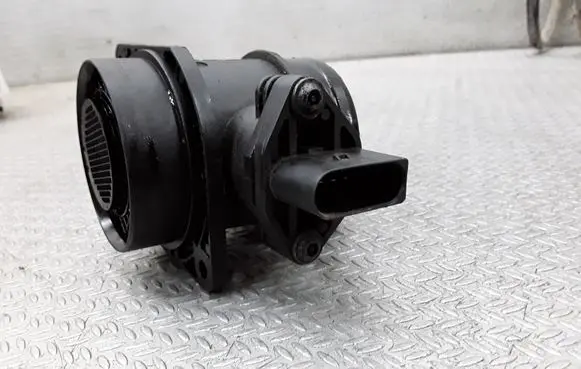 Volkswagen Touran I Mass air flow meter 0281002531 038906461B