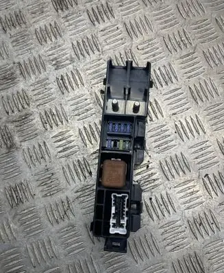Infiniti FX Fuse module