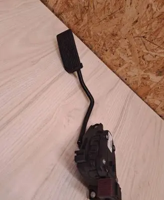 Nissan Almera Tino Accelerator throttle pedal 18002BU410 6PV00862004