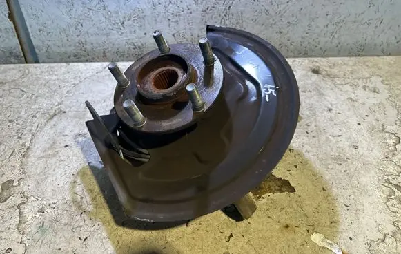 Nissan Juke I F15 Front wheel hub