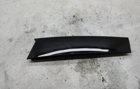Opel Mokka B Front door trim bar 98347969XK