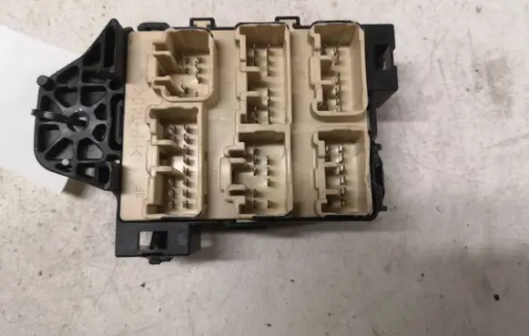 Toyota Avensis Verso Fuse module