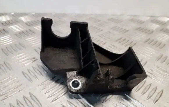 Volvo V40 Gear shift cable bracket 31321706