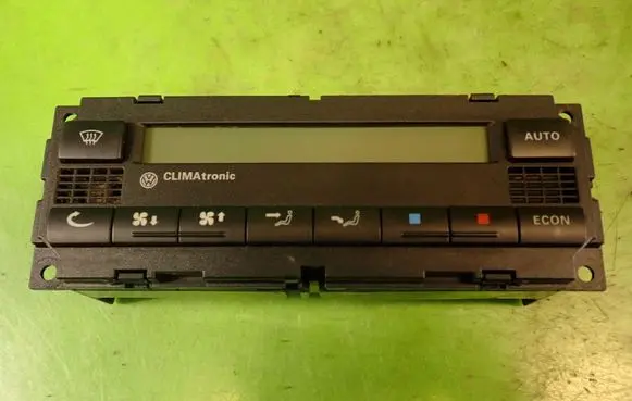 Volkswagen Golf IV Climate control unit