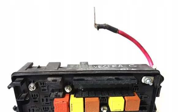 Opel Signum Fuse module 13144709