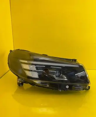 Opel Vivaro Headlight/headlamp 9847209880
