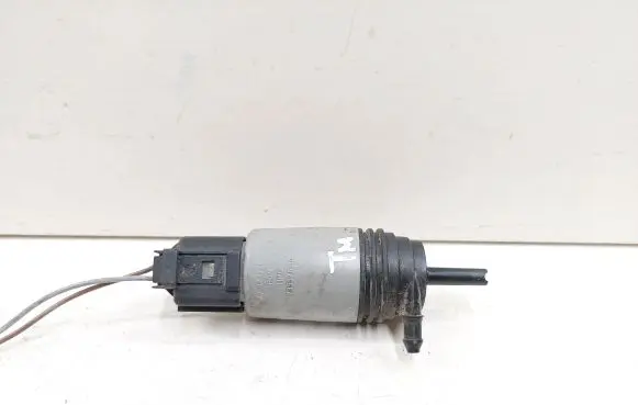 BMW 3 E90 E91 Windscreen/windshield washer pump 6934159 23557610 67126934159