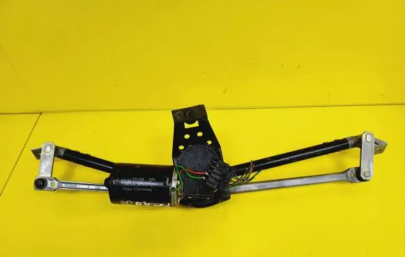 Audi 80 90 S2 B4 Front wiper linkage and motor 0390241097