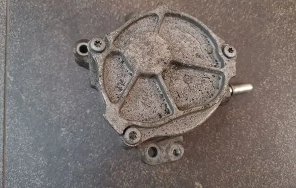 Ford Mondeo MK IV Vacuum pump