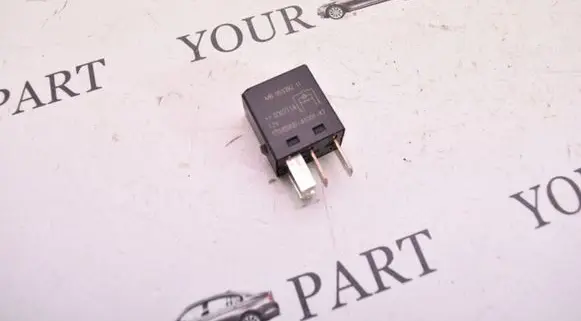 Volvo S40, V40 Other relay MB953382