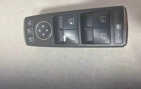 Mercedes-Benz C W204 Electric window control switch A2048700251 03139400