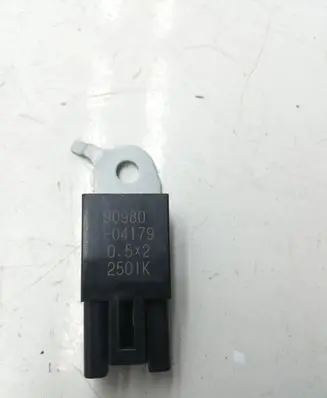 Toyota Avensis T270 Other relay 9098004179