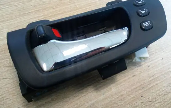 Lexus RX 330 - 350 - 400H Front door interior handle 692060E010 NE18420