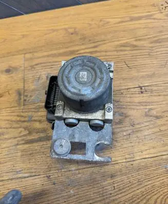 Opel Vivaro ABS Pump 476605919R 10022006824 93457527