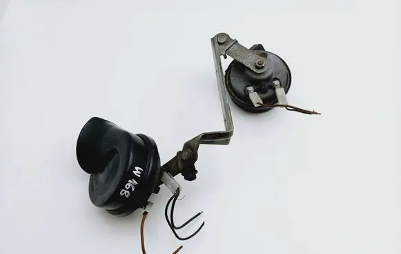 Mercedes-Benz A W168 Horn signal A28657625