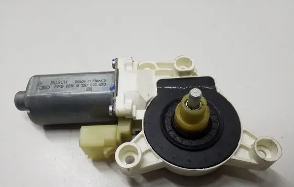 Chrysler Grand Voyager V Front door window regulator motor 0130821470 3015588D