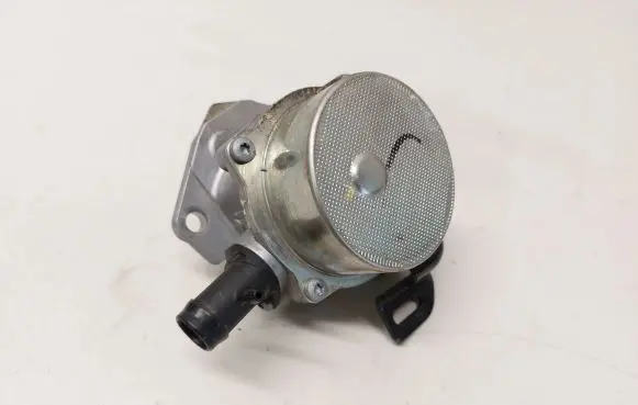Renault Kadjar Vacuum pump 146505272R