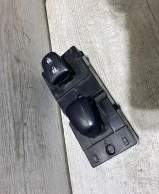 Nissan Micra K14 Electric window control switch 177139d