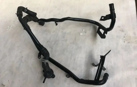 Volkswagen Tiguan Engine coolant pipe/hose 5q0122157