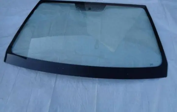 Dacia Duster II Front windscreen/windshield window 727128759R