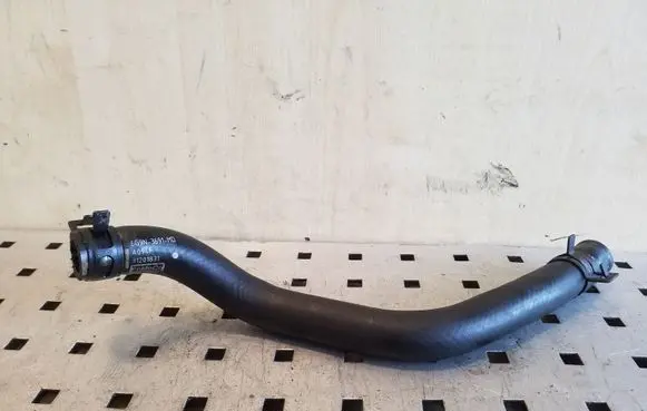 Volvo XC60 Engine coolant pipe/hose 31201831