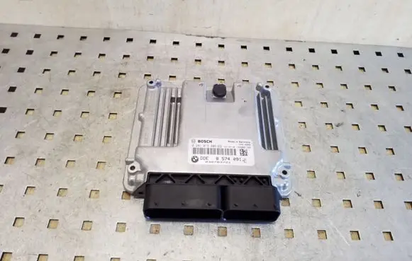 BMW 5 F10 F11 Engine control unit/module 857409101 0281019806