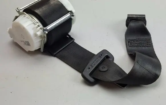 Volkswagen PASSAT B7 Rear seatbelt 3C9857805J 34086195