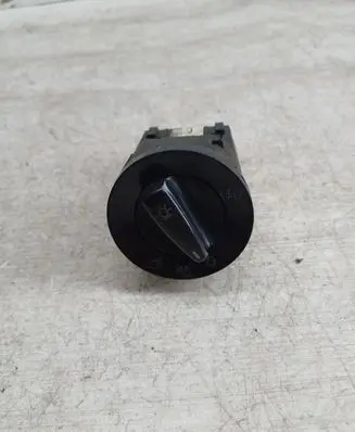 Volkswagen Golf IV Light switch 1C0941531