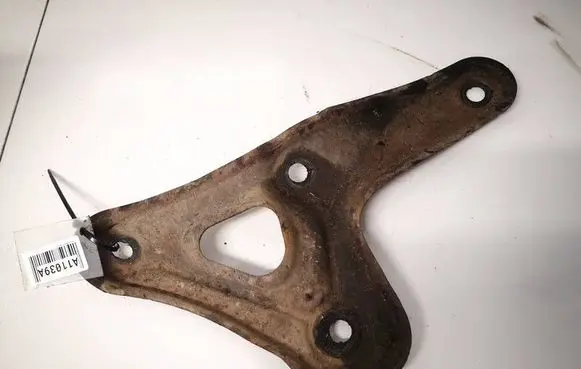 Toyota Avensis T250 Engine mounting bracket 