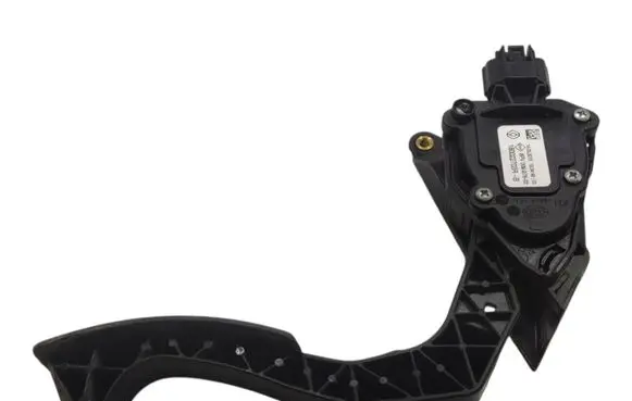 Accelerator throttle pedal