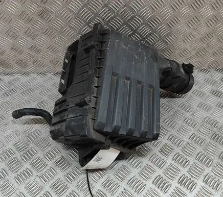 Volkswagen Tiguan Air filter box 5Q0129601AH 5Q0129620D