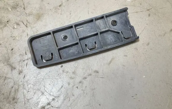 Front bumper mounting bracket
