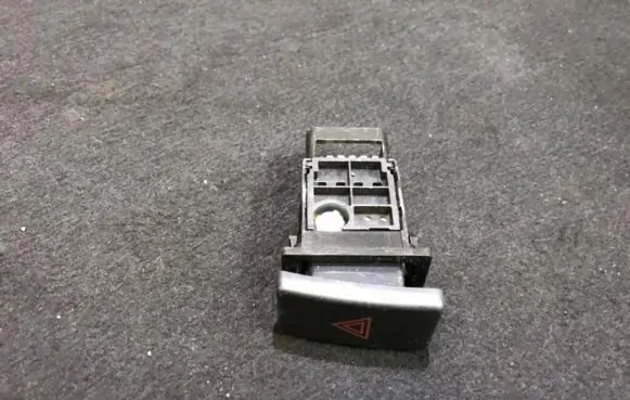 Toyota Avensis T250 Hazard light switch tr9503 157963