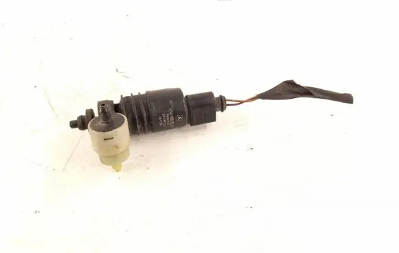 Mercedes-Benz C W204 Windshield washer spray nozzle 2048660221 3091387