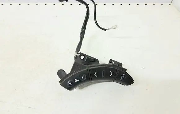 Steering wheel buttons/switches