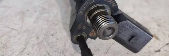 BMW 5 E60 E61 Fuel injector 779787705