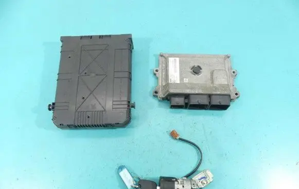 Peugeot 301 Engine control unit/module ECU 9817868880 IMPRK1130830