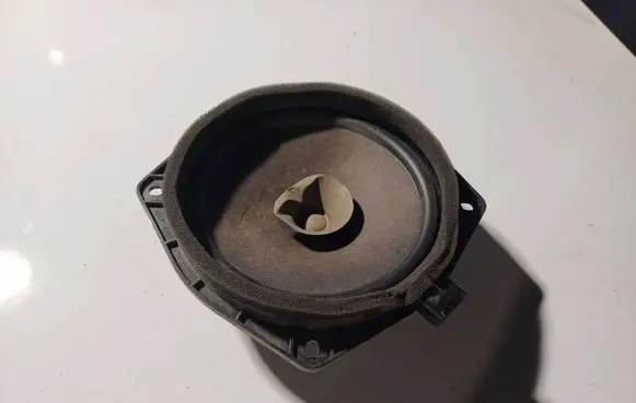 Mitsubishi Pajero Front door speaker MR30167