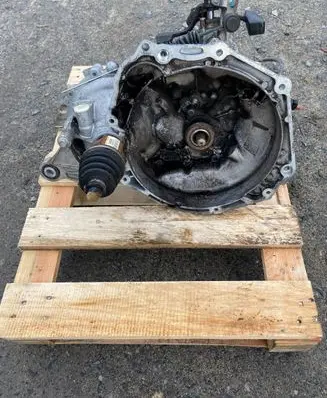Manual 5 speed gearbox
